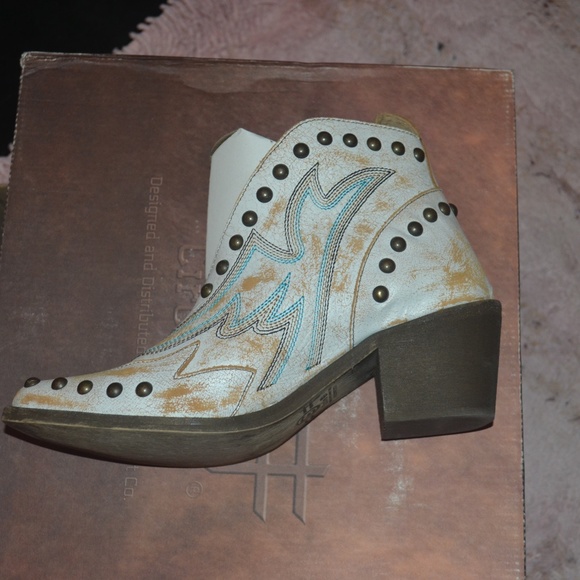 Embroidered Ankle Boots - White and Tan - Picture 2 of 6